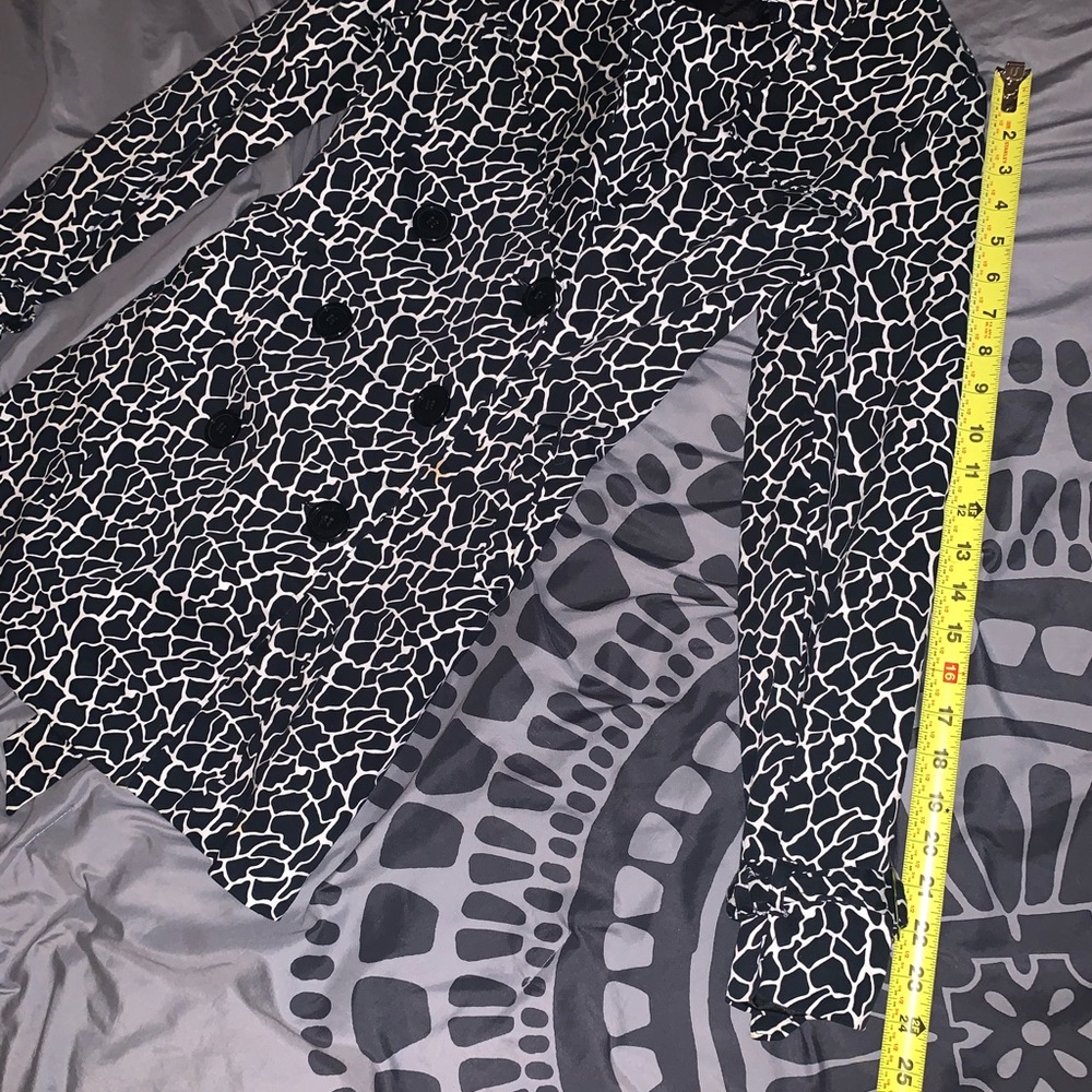 Stylish Black and White Giraffe print Trench Coat - Picture 5 of 11